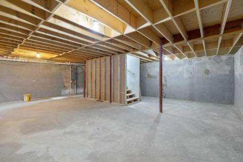 451 Cape Road Raymond ME 04071