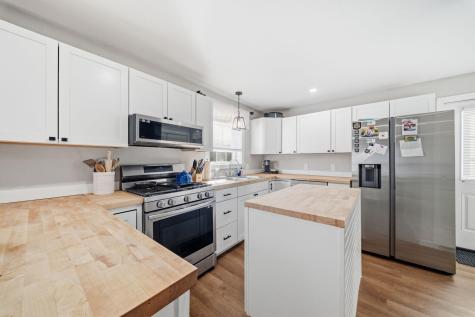 10 Old Thomaston Road Chelsea ME 04330