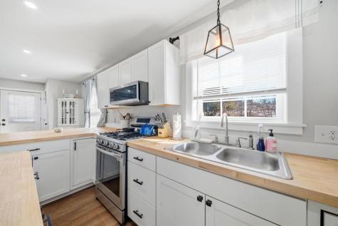 10 Old Thomaston Road Chelsea ME 04330