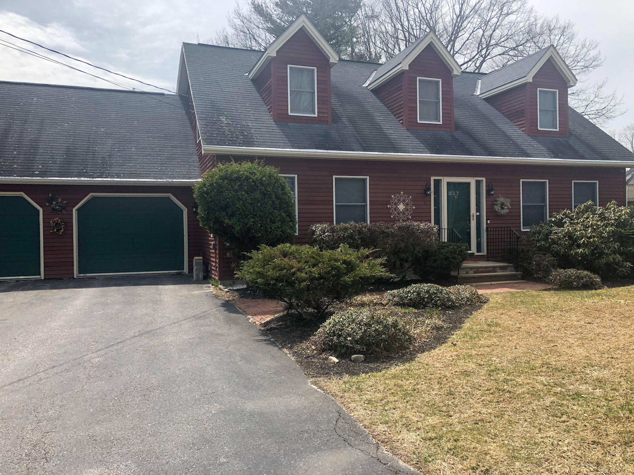 37 Woodside Drive Lewiston ME 04240