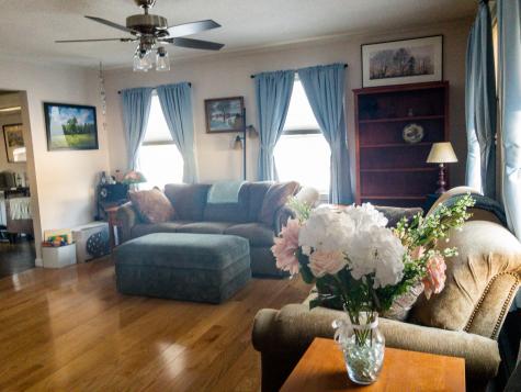37 Woodside Drive Lewiston ME 04240