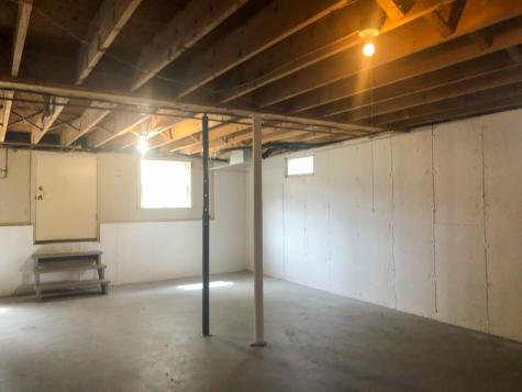 37 Woodside Drive Lewiston ME 04240