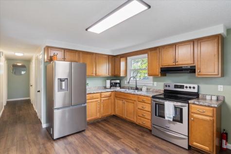 27 Rosewood Circle Sanford ME 04083