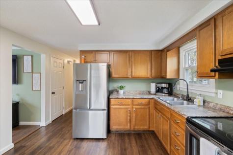 27 Rosewood Circle Sanford ME 04083