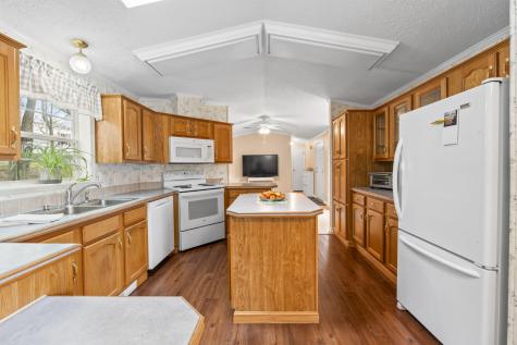 20 Marc Avenue Topsham ME 04086