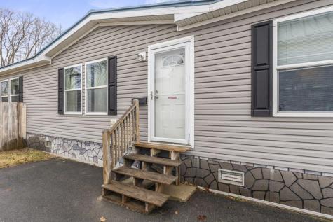16 W Pleasant Street Oakland ME 04963