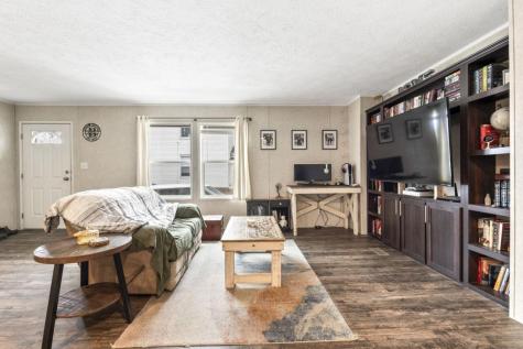16 W Pleasant Street Oakland ME 04963