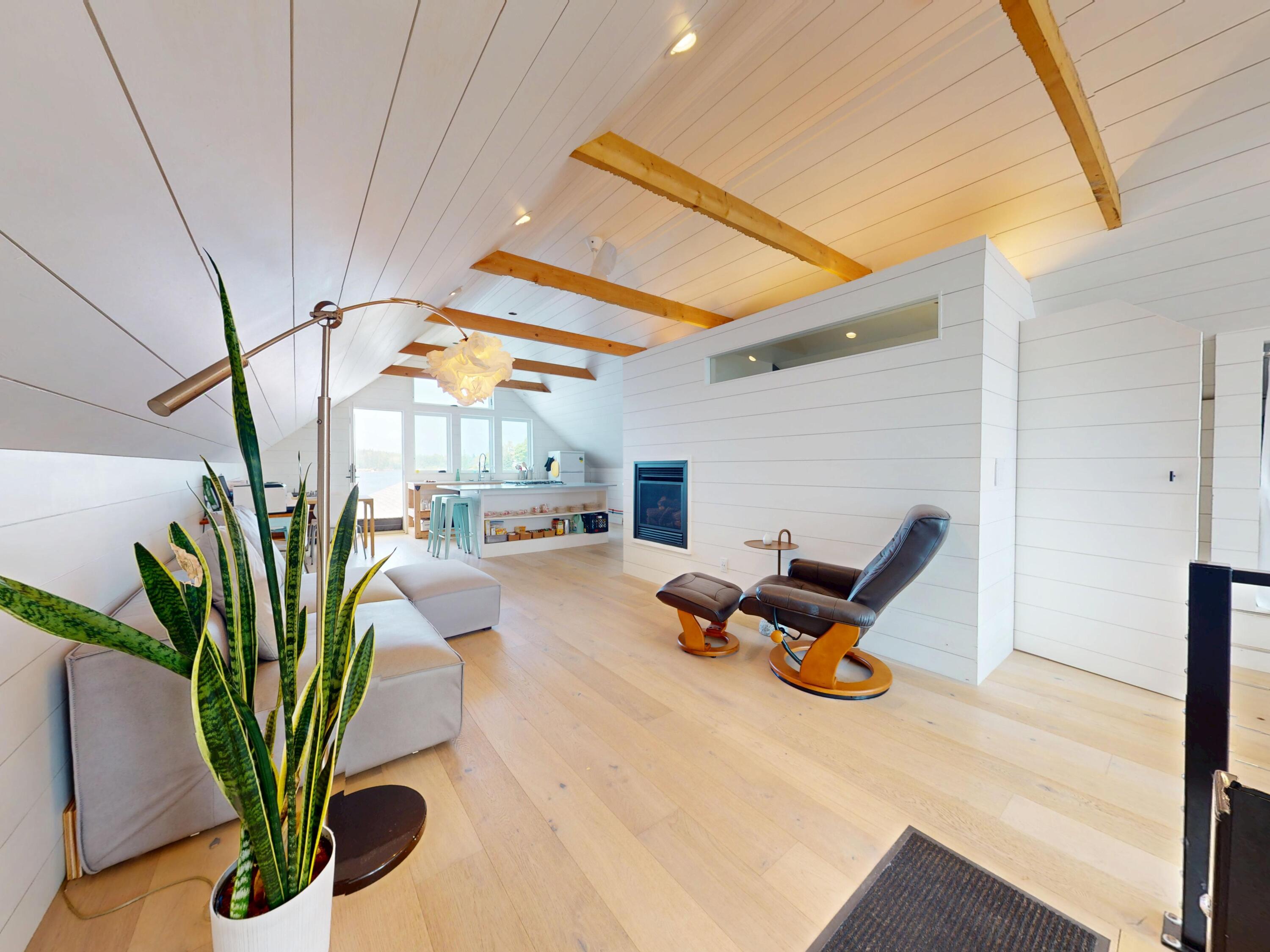 26 W Main Street Vinalhaven ME 04863