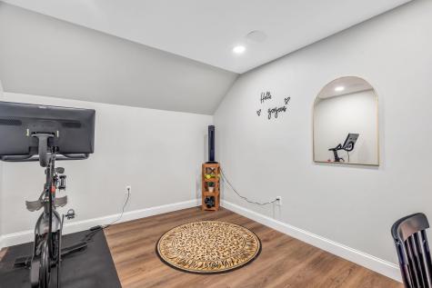 81 Fowler Road Hampden ME 04444