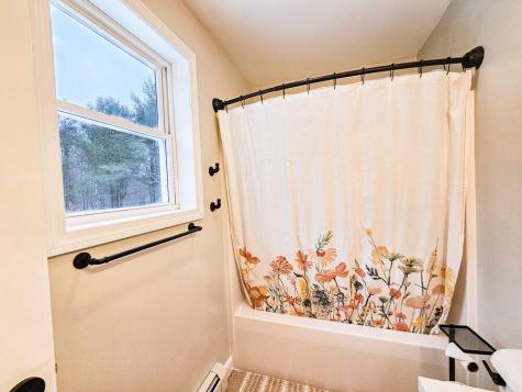 23 Paradise Row Lebanon ME 04027