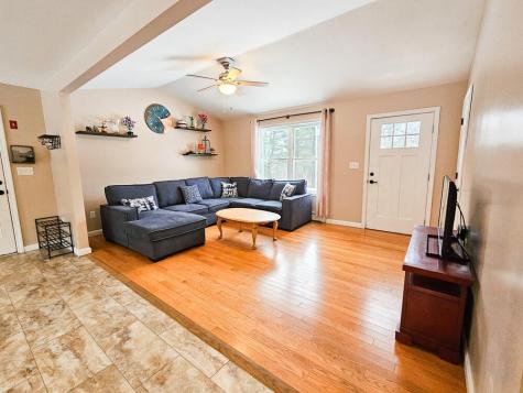 23 Paradise Row Lebanon ME 04027