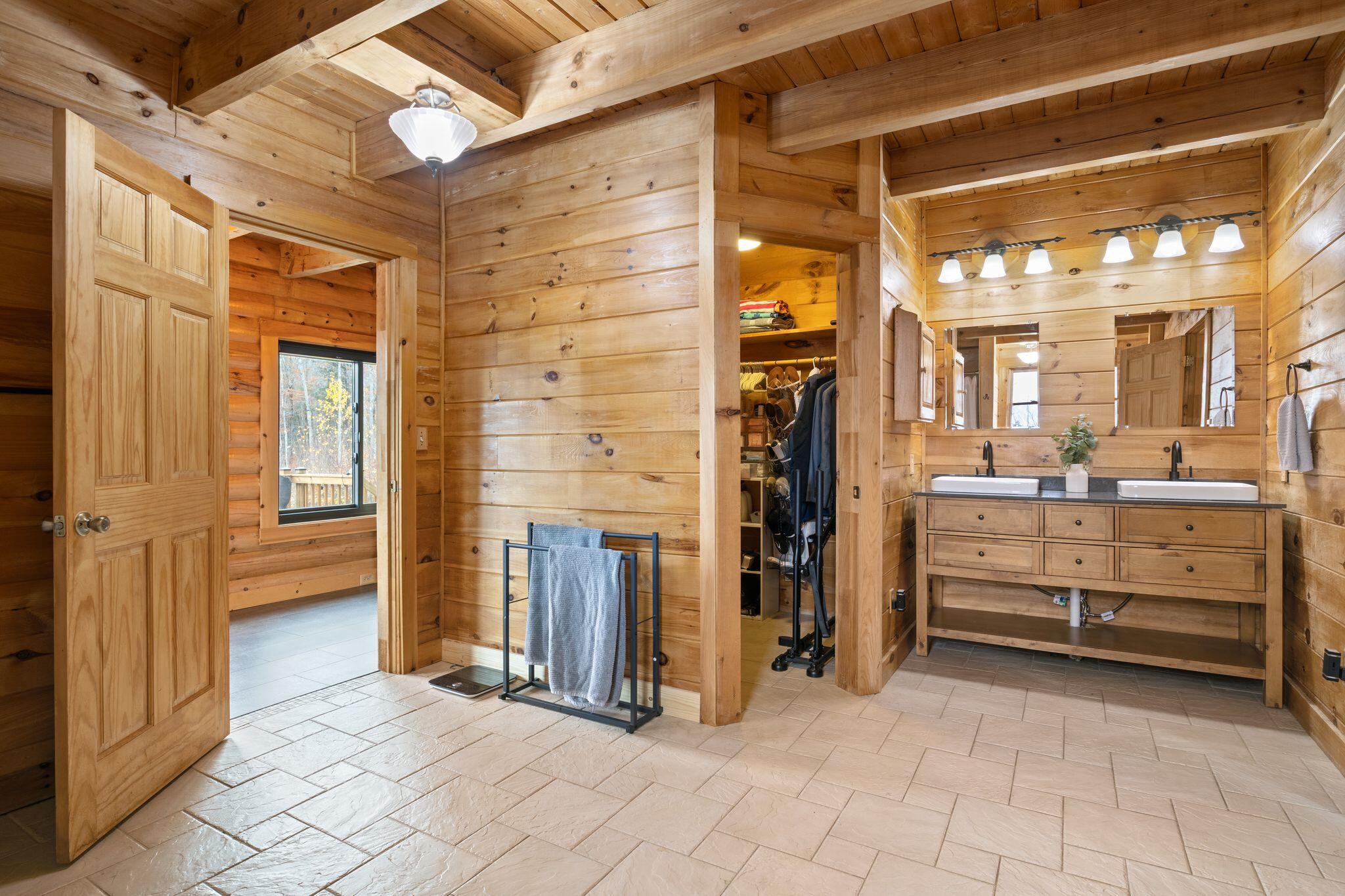 24 Suckerville Road Raymond ME 04071