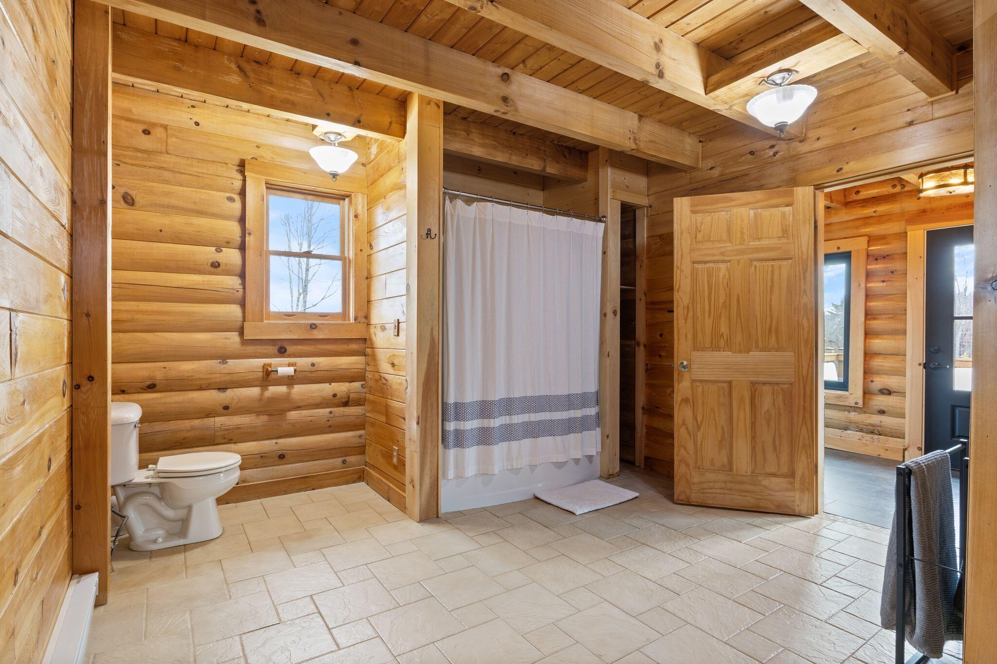 24 Suckerville Road Raymond ME 04071