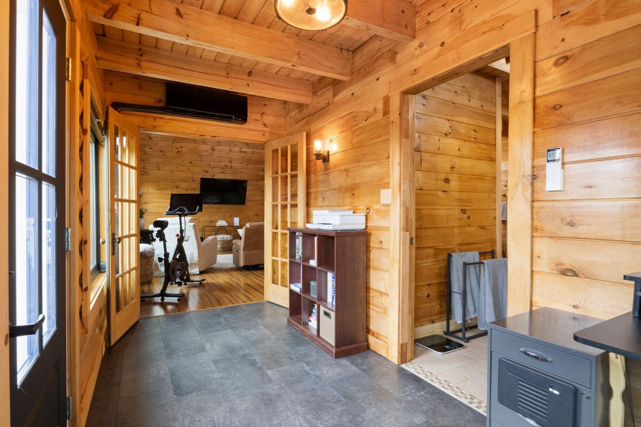 24 Suckerville Road Raymond ME 04071