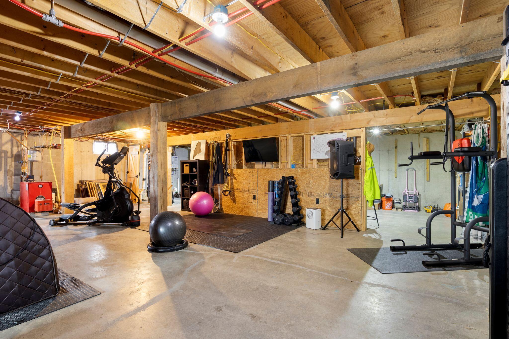 24 Suckerville Road Raymond ME 04071