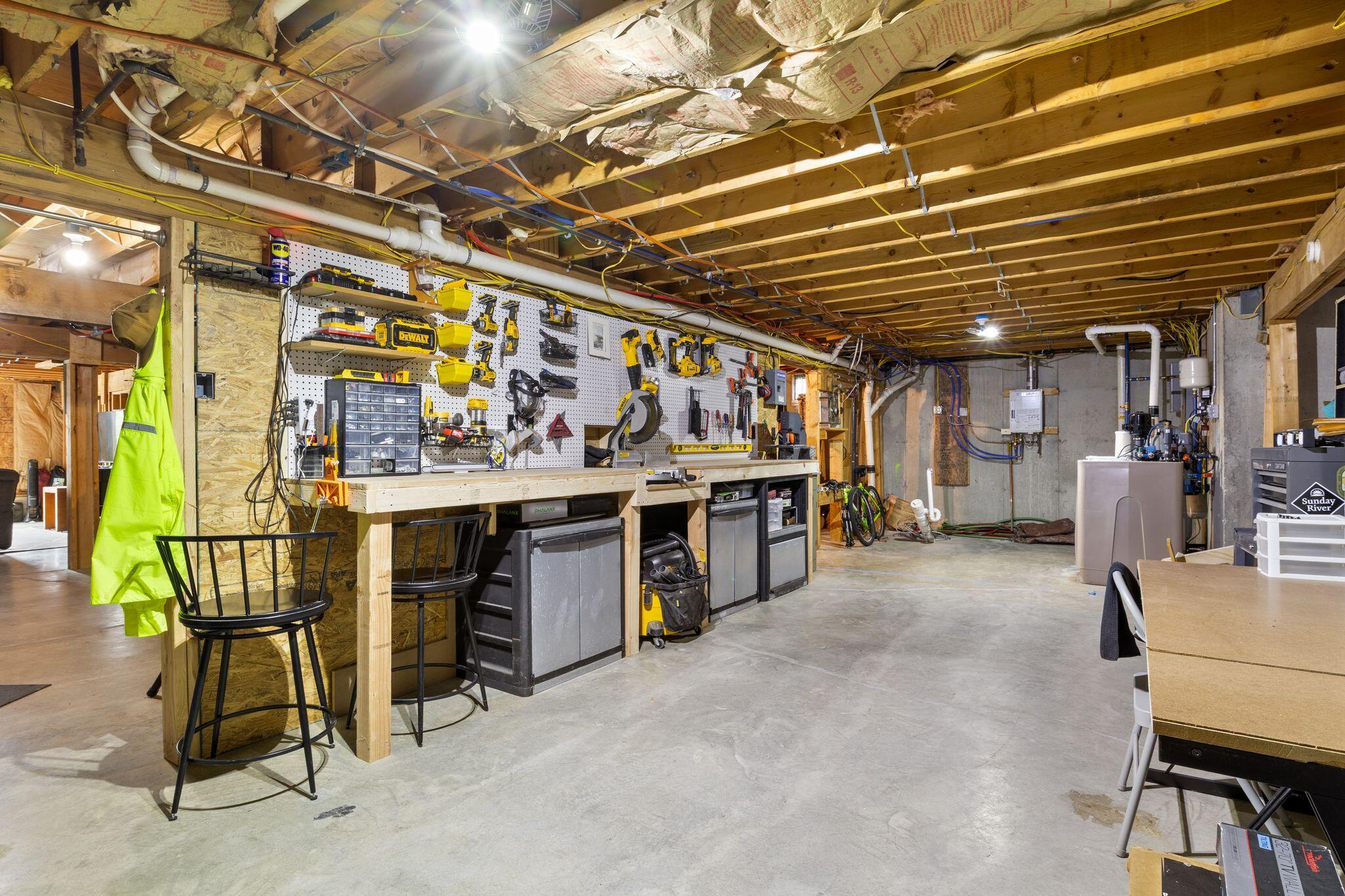 24 Suckerville Road Raymond ME 04071