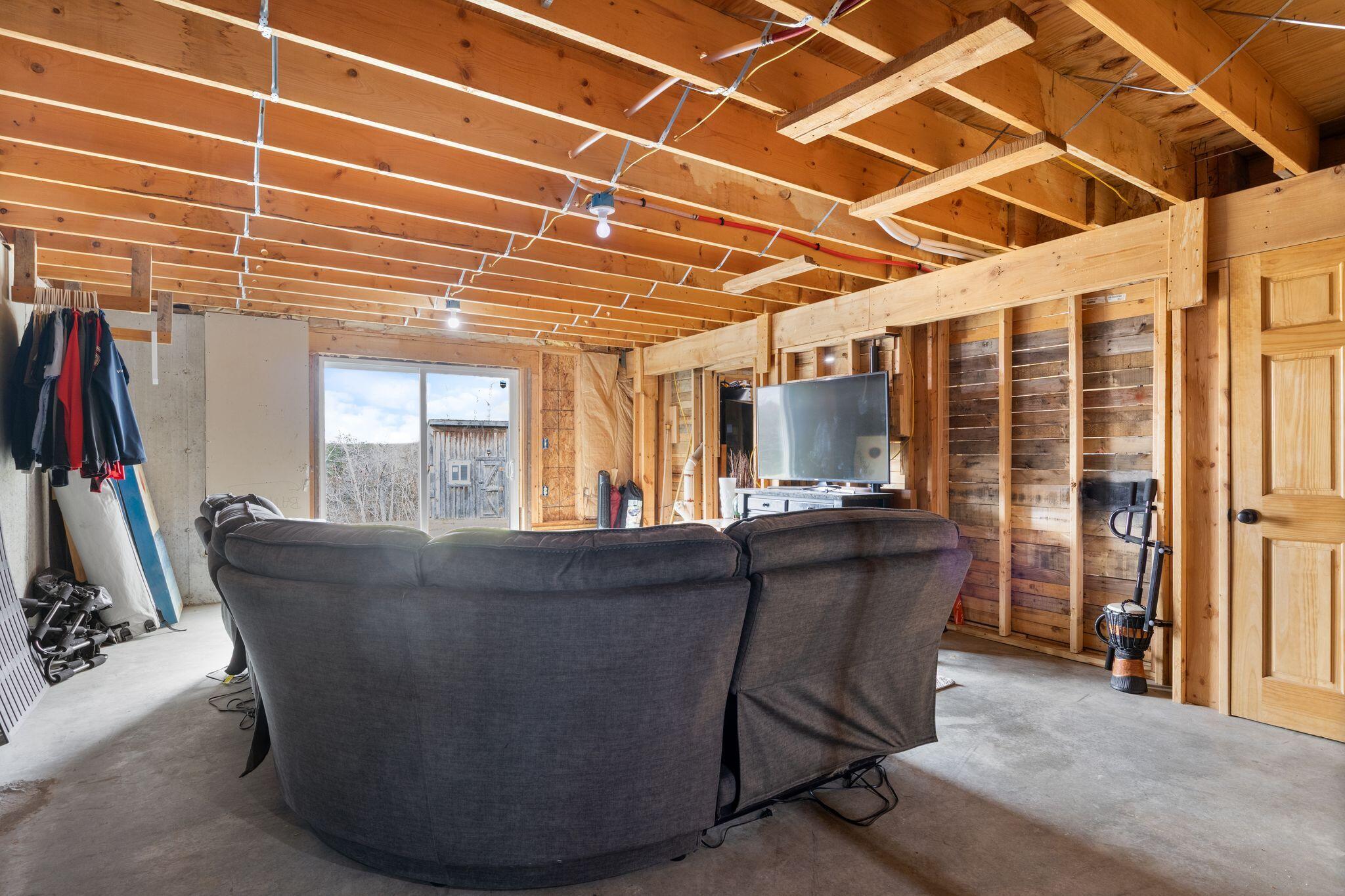 24 Suckerville Road Raymond ME 04071