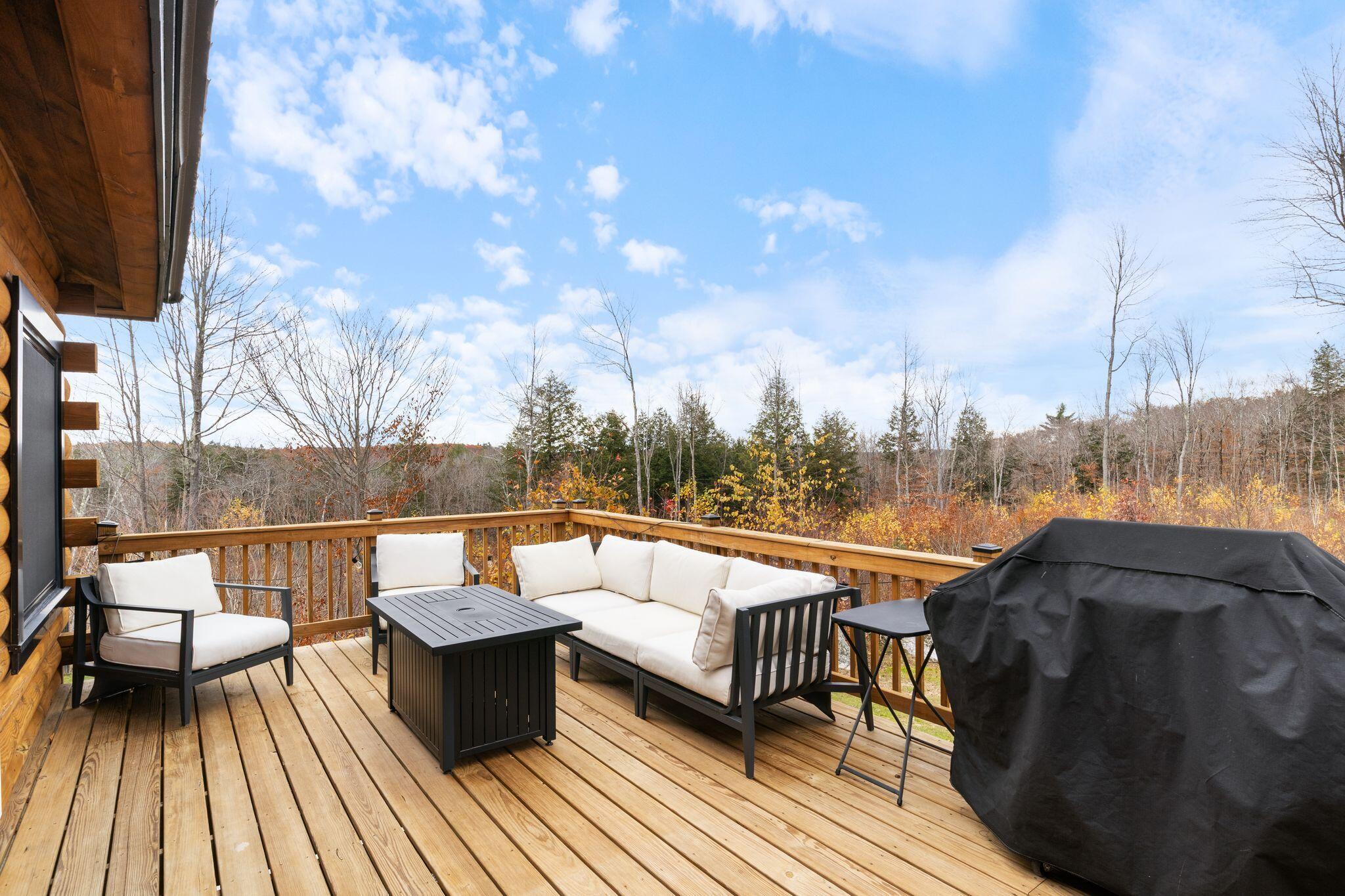 24 Suckerville Road Raymond ME 04071