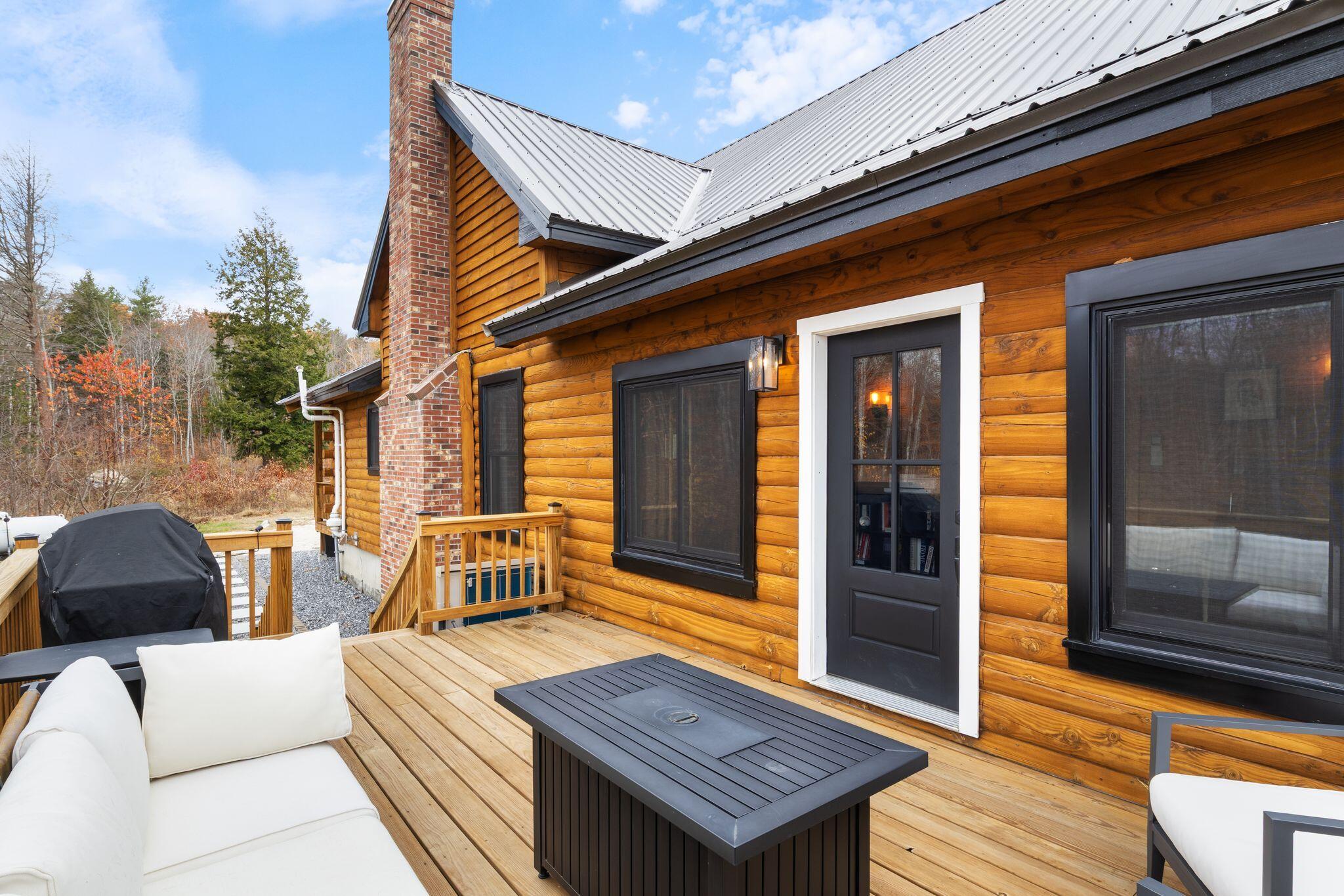 24 Suckerville Road Raymond ME 04071