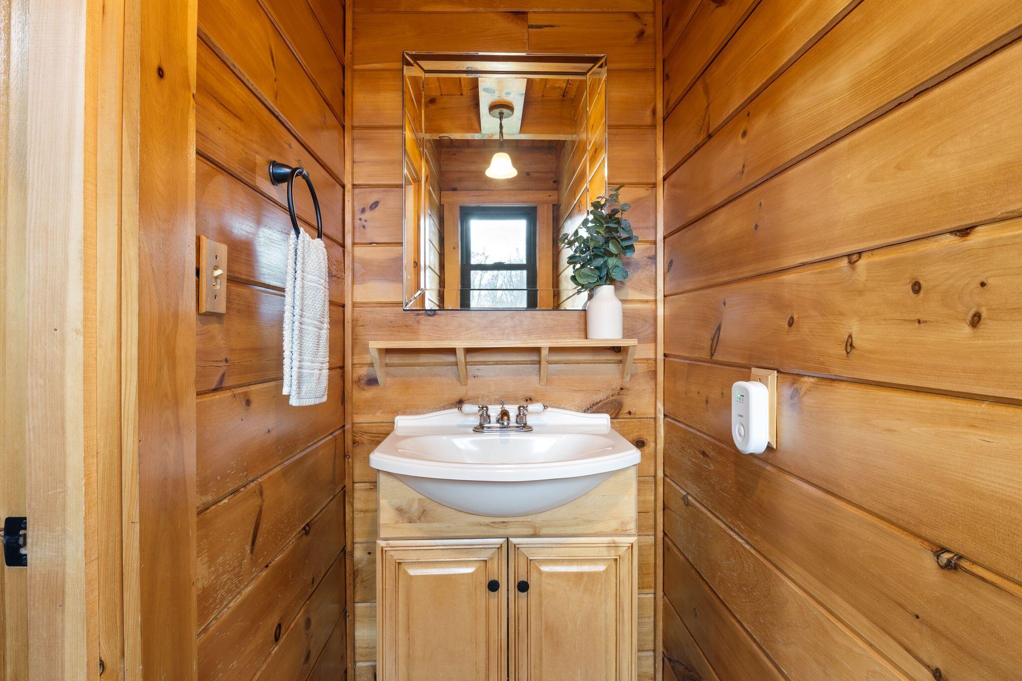 24 Suckerville Road Raymond ME 04071