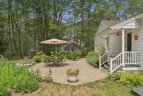 6 Beechwood Lane Falmouth ME 04105