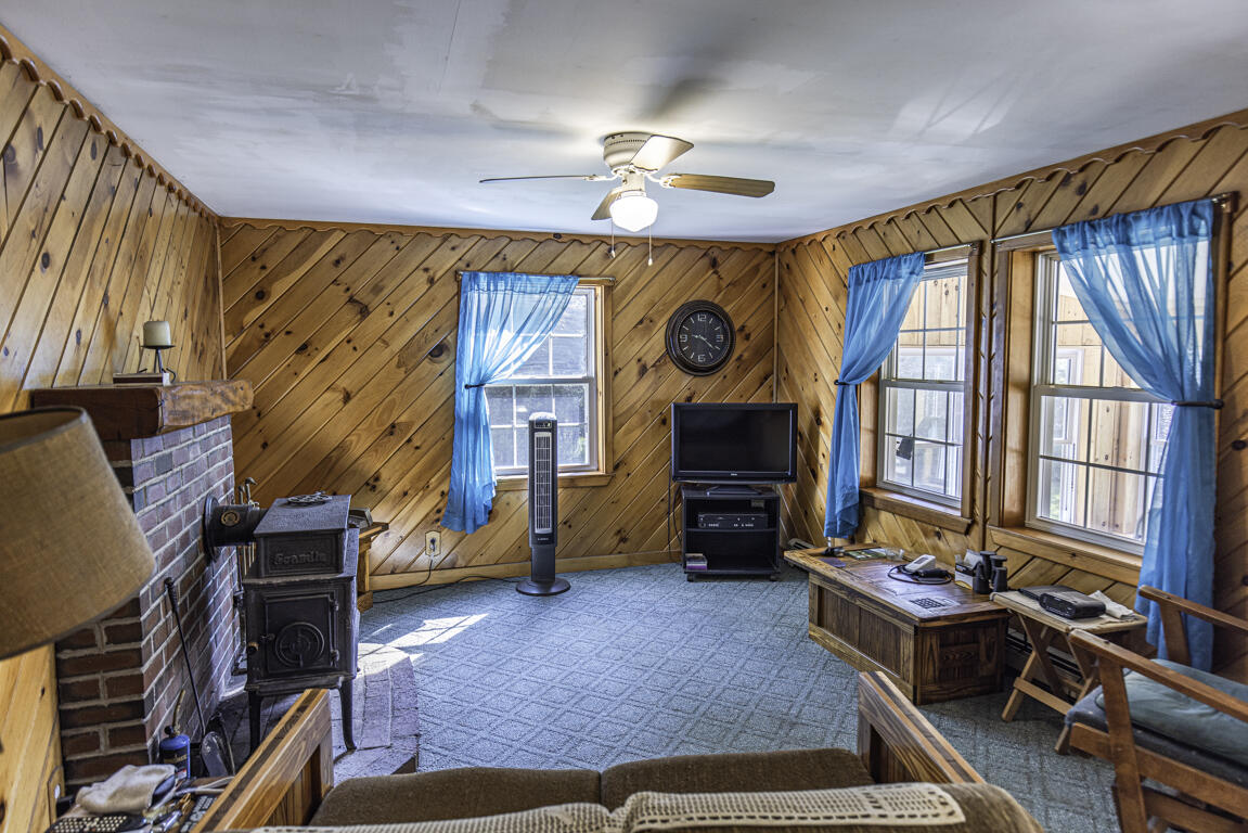 450 Station Road Bradford ME 04410