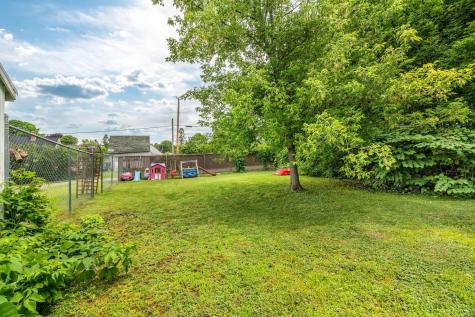 131 Pleasant Street Dexter ME 04930