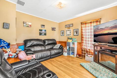 131 Pleasant Street Dexter ME 04930