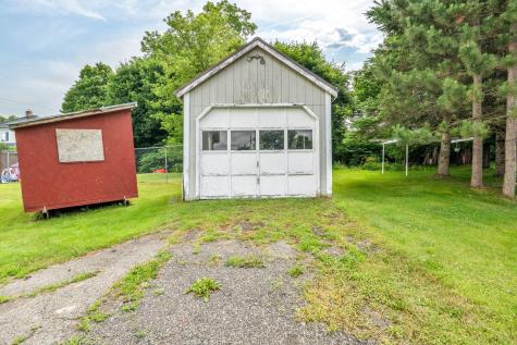 131 Pleasant Street Dexter ME 04930