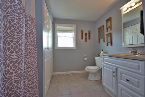 9 Lindsey Way Hampden ME 04444