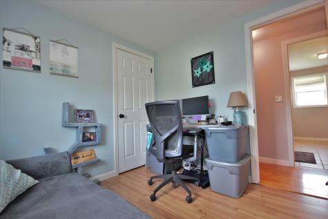 9 Lindsey Way Hampden ME 04444