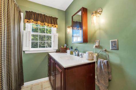 22 N Town Farm Road Oxford ME 04270