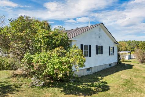 22 N Town Farm Road Oxford ME 04270