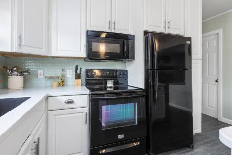 37 Mcarthur Avenue Lewiston ME 04240