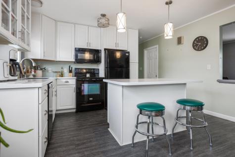 37 Mcarthur Avenue Lewiston ME 04240