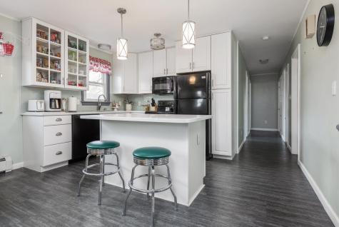 37 Mcarthur Avenue Lewiston ME 04240