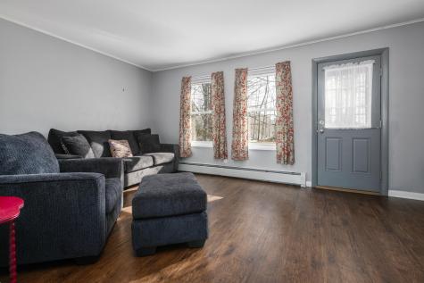 37 Mcarthur Avenue Lewiston ME 04240