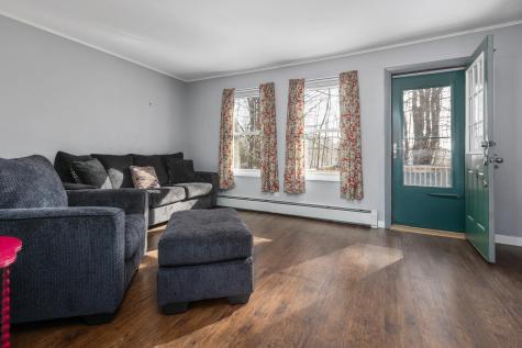 37 Mcarthur Avenue Lewiston ME 04240
