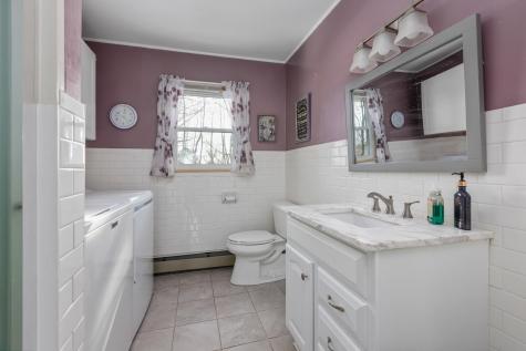 37 Mcarthur Avenue Lewiston ME 04240