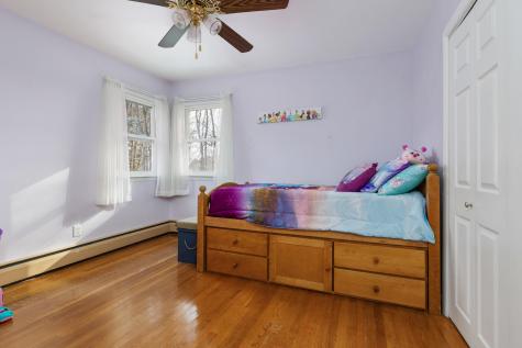 37 Mcarthur Avenue Lewiston ME 04240