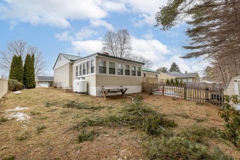 37 Mcarthur Avenue Lewiston ME 04240