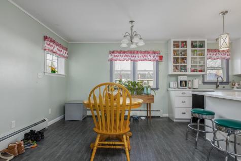 37 Mcarthur Avenue Lewiston ME 04240