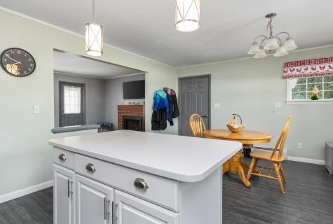 37 Mcarthur Avenue Lewiston ME 04240