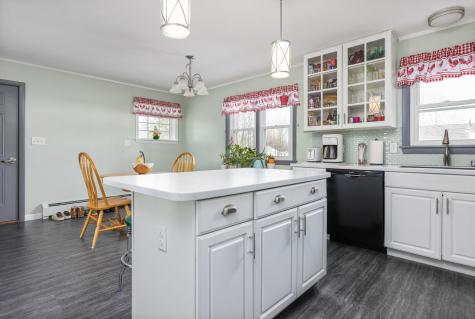 37 Mcarthur Avenue Lewiston ME 04240
