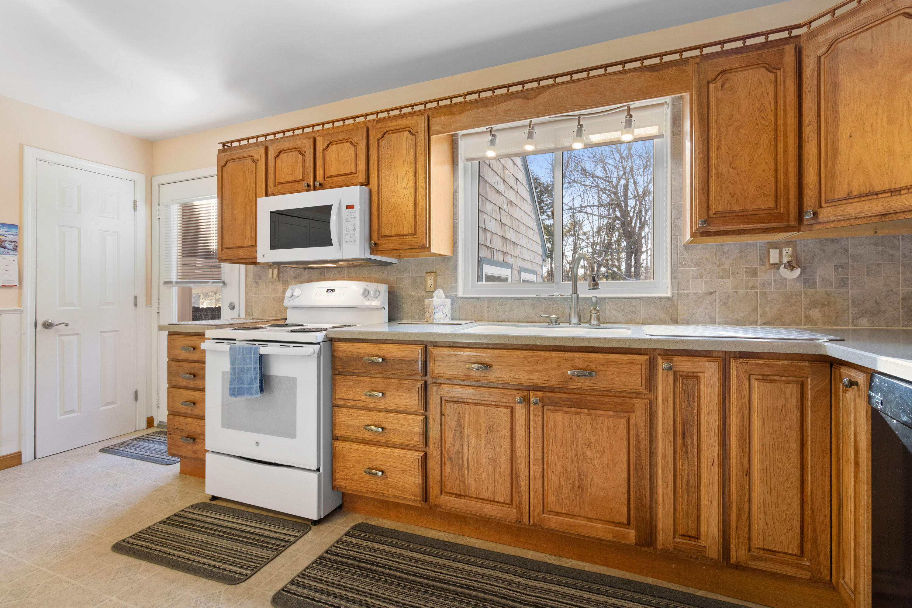 1213 N Union Road Union ME 04862