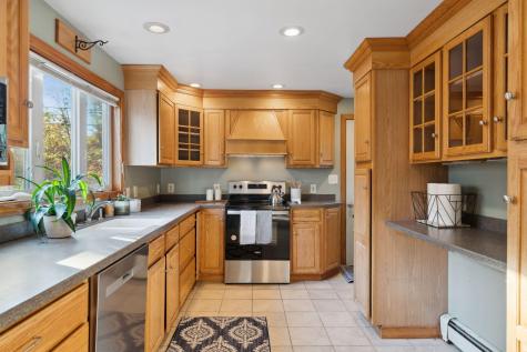 17 Middle Bay Road Brunswick ME 04011