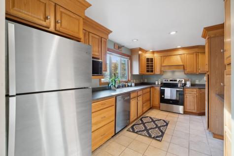 17 Middle Bay Road Brunswick ME 04011