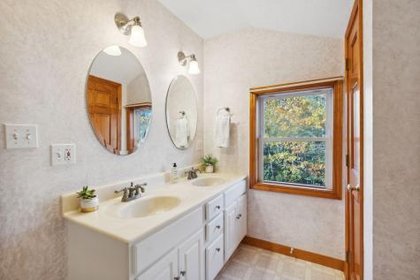 17 Middle Bay Road Brunswick ME 04011