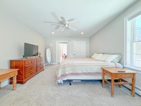 33 Dora Lane Limerick ME 04048