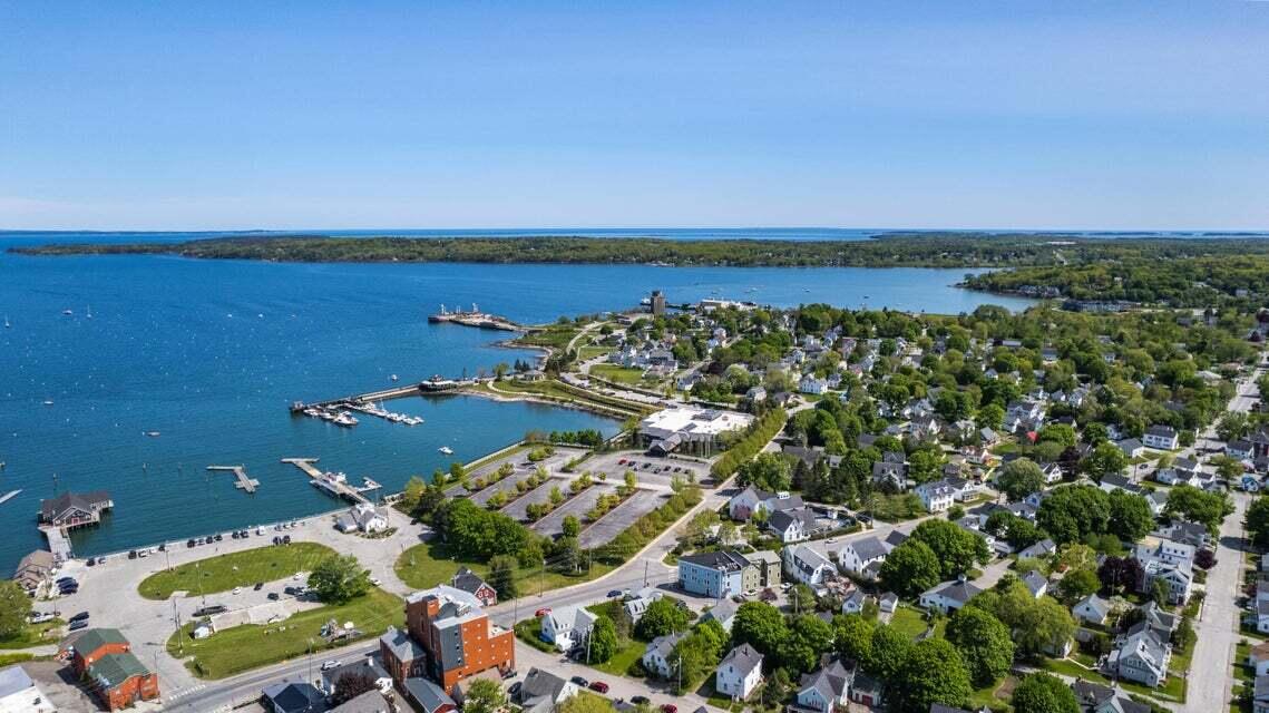 32 Woods Road Owls Head ME 04854